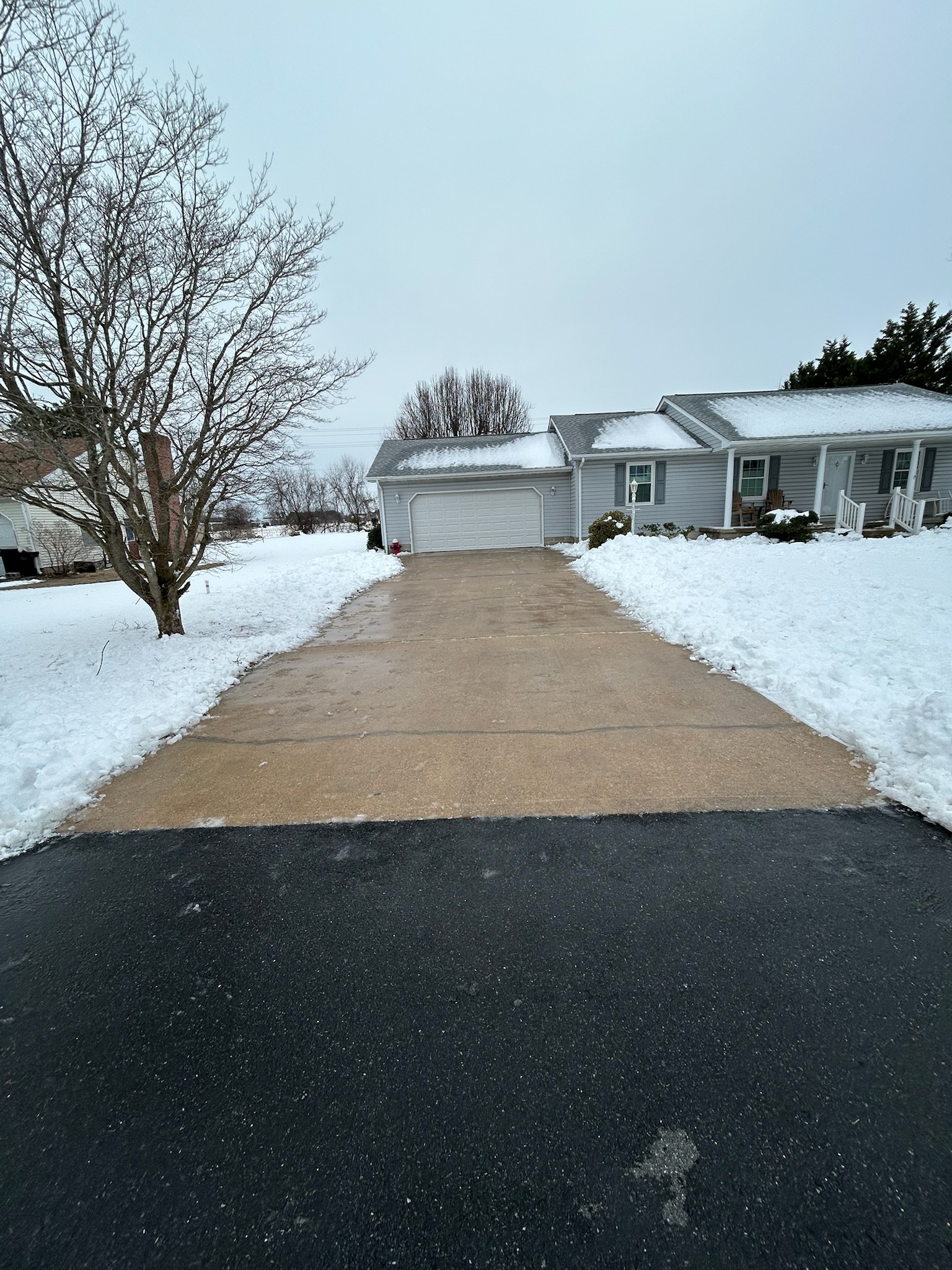 Driveway after cleaning and seasonal service